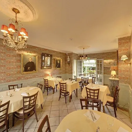 Les Lions De Beauclerc Hotel